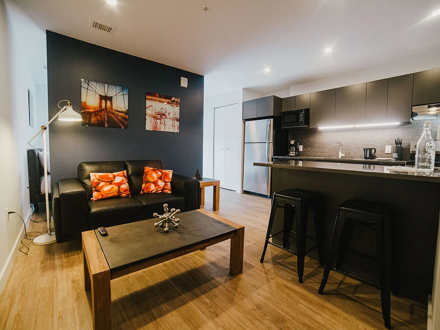 Luxury Executive Suite in Winnipeg | Fully Furnished | All Inclusive — Photo 3
