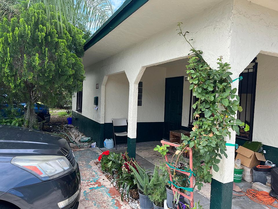 2nd image of 805 N E