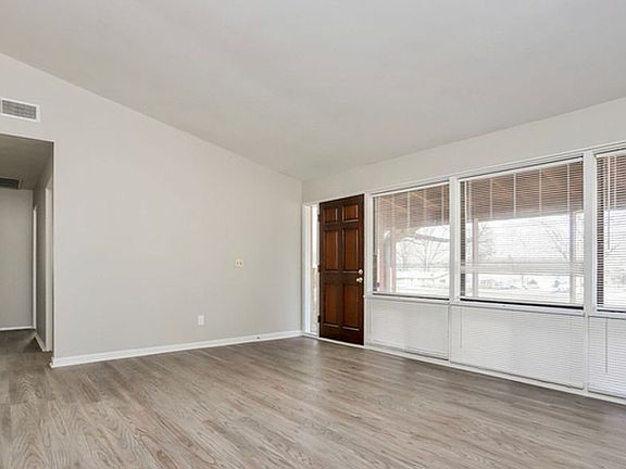 3rd image of 460 Durwood Dr