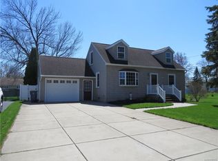 36 Carolina Ave, Lockport, NY 14094