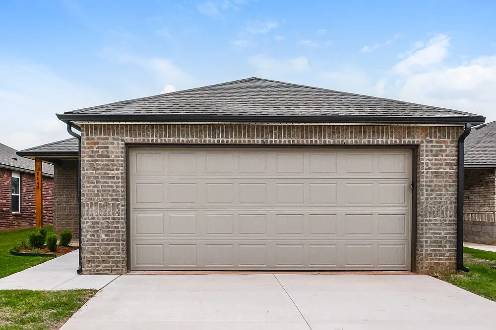 4 bed, 2.0 bath, 1459 sqft, $1,600 — Photo 1