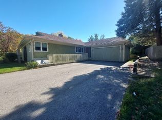 25511 W Lakeview Ave, Wauconda, IL 60084