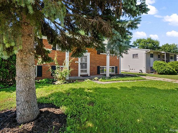 5th image of 2268 Serra Dr