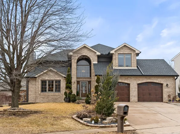 4304 Regency Pl, Davenport, IA 52806