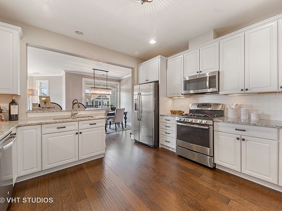 5th image of 7 E Kennedy Ln APT 303