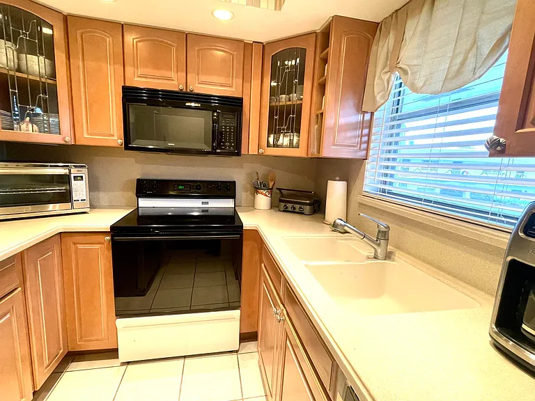 2929 SE Ocean Blvd #117 — Photo 8