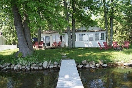 Adorable cottage on 100' 