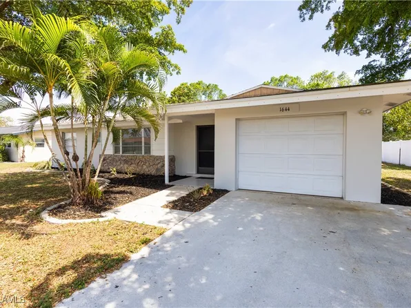 1644 N Hermitage Rd, Fort Myers, FL 33919
