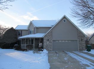 929 Scott Dr, Sycamore, IL 60178