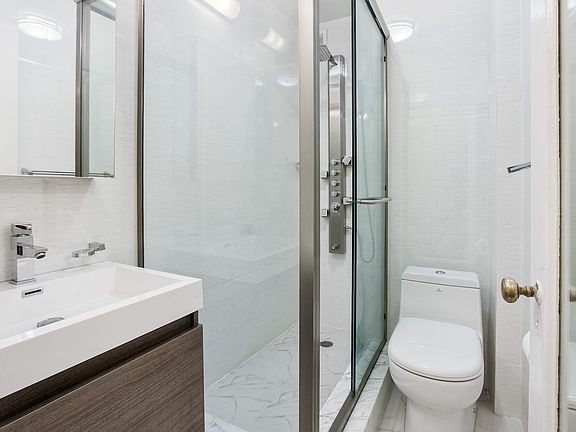 4th image of 7 Park Ave APT 11