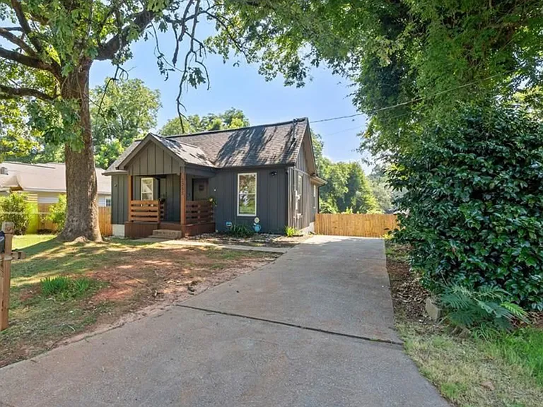 2352 Herring Rd SW — Photo 35