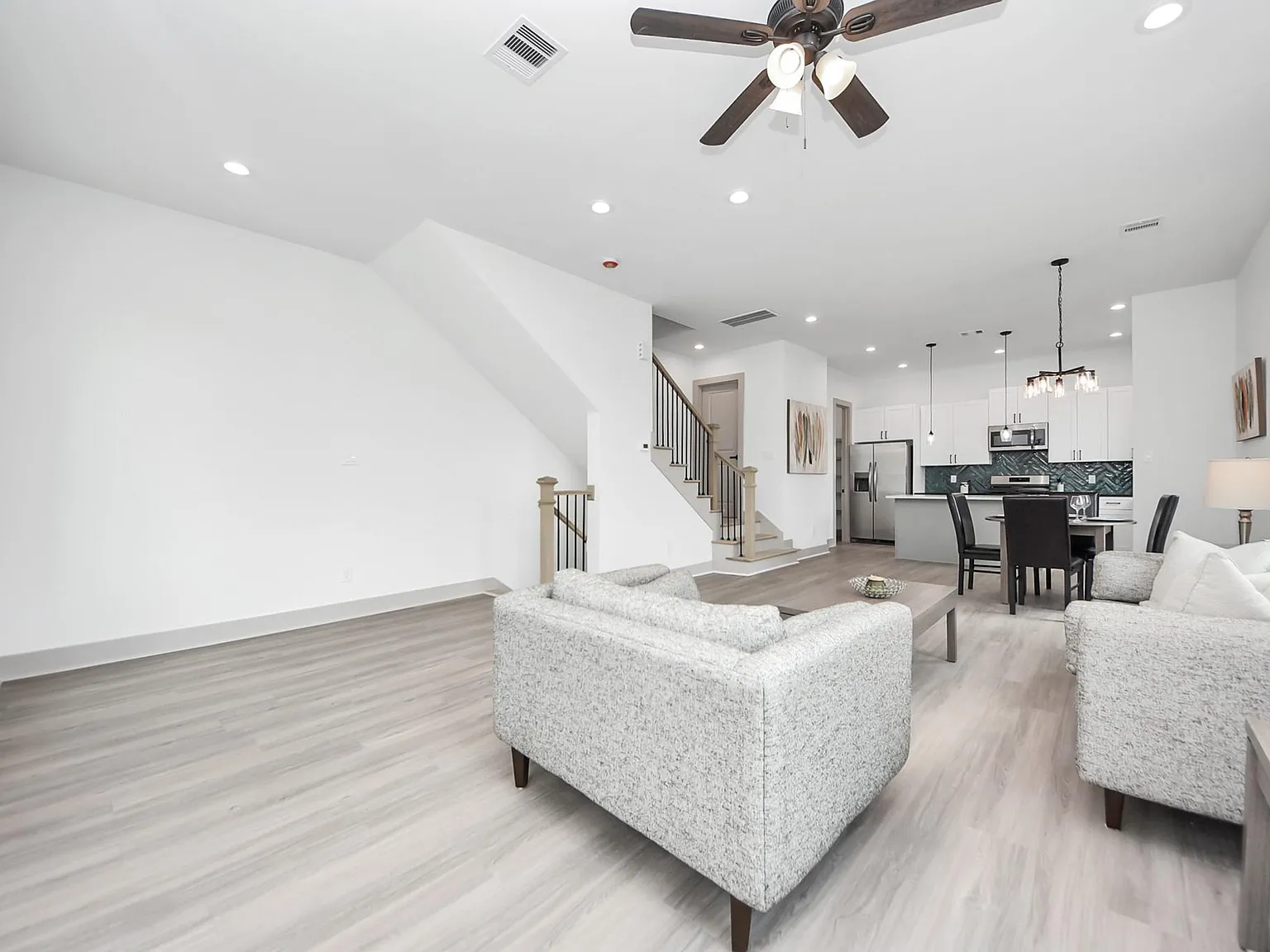 3 bed, 3.5 bath, 1701 sqft, $2,600 — Photo 2