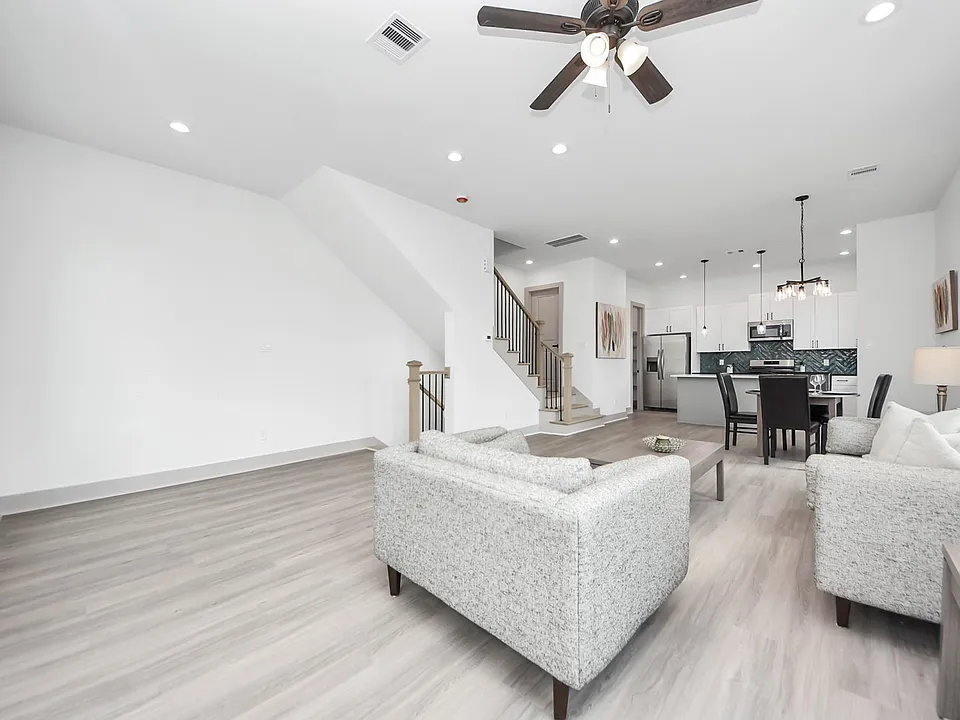 5318 Kindred Garden Ln