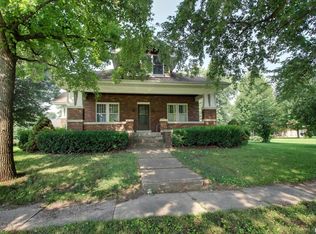 401 W 4th St, Golden, IL 62339
