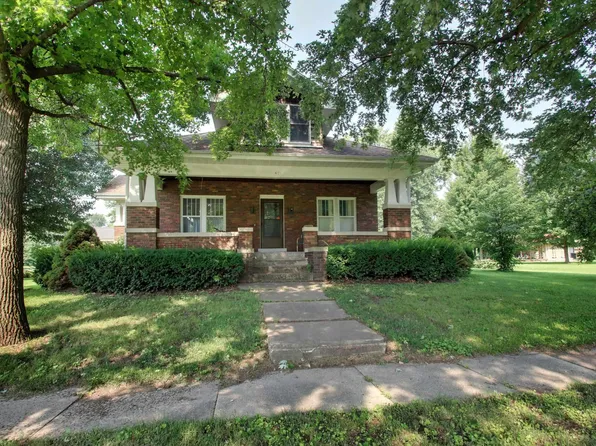 401 W 4th St, Golden, IL 62339