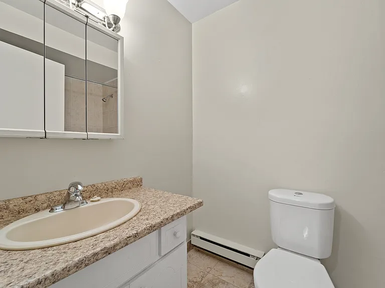 3262 Sandwich St — Photo 20