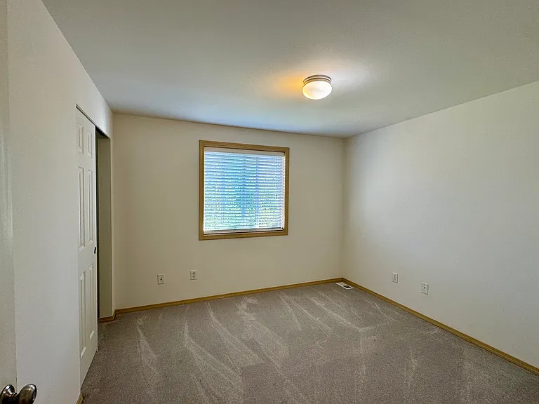7470 Leeside Dr — Photo 23