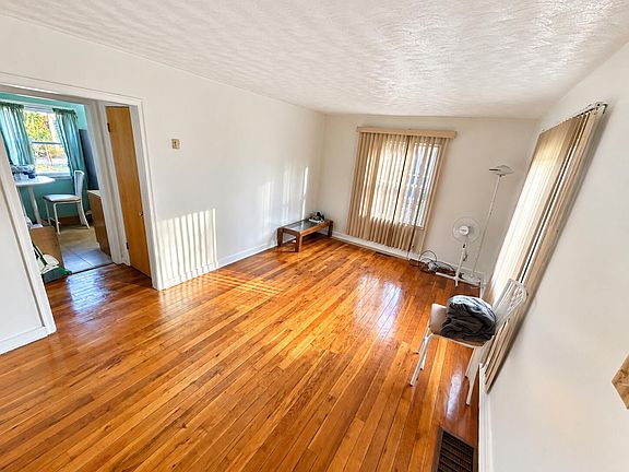 2nd image of 231 McKinley St