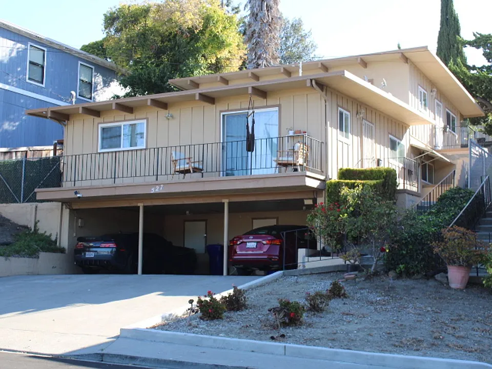 527 Vaqueros Ave