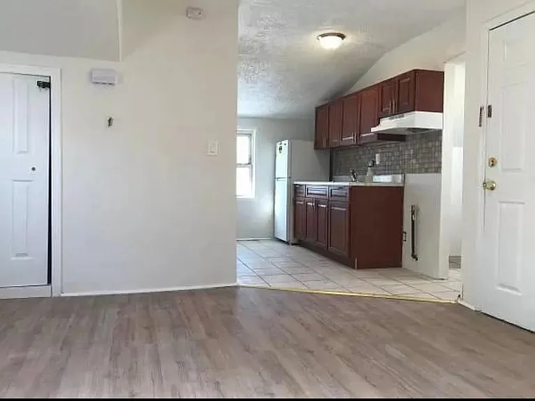 65 Durand Pl #3 — Photo 3