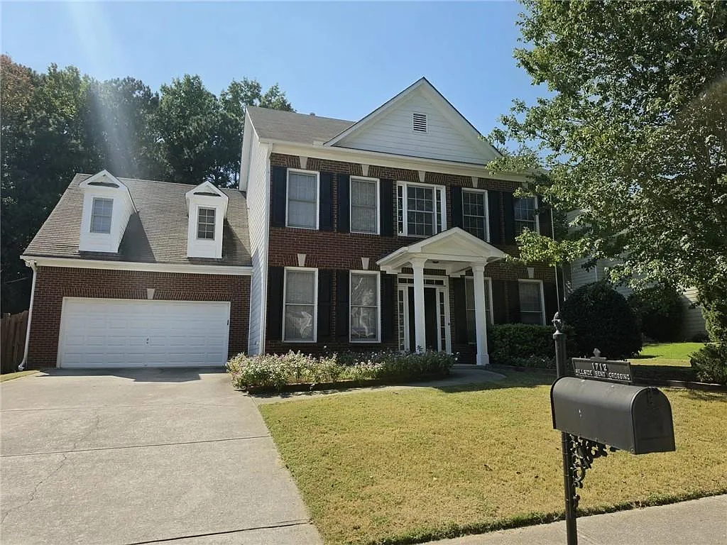 4 bed, 2.5 bath, 2517 sqft, $2,450 — Photo 1