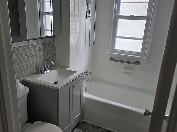 4th image of 25 Curtin Ave APT 2