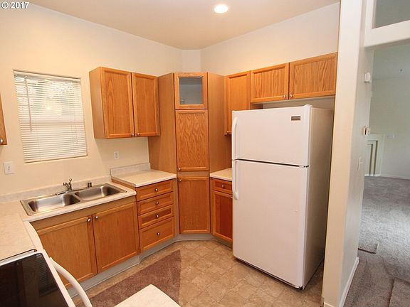 4th image of 5264 NE 121st Ave APT 251