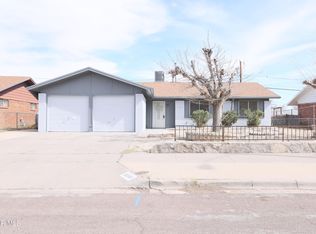 10348 Bon Aire Dr, El Paso, TX 79924