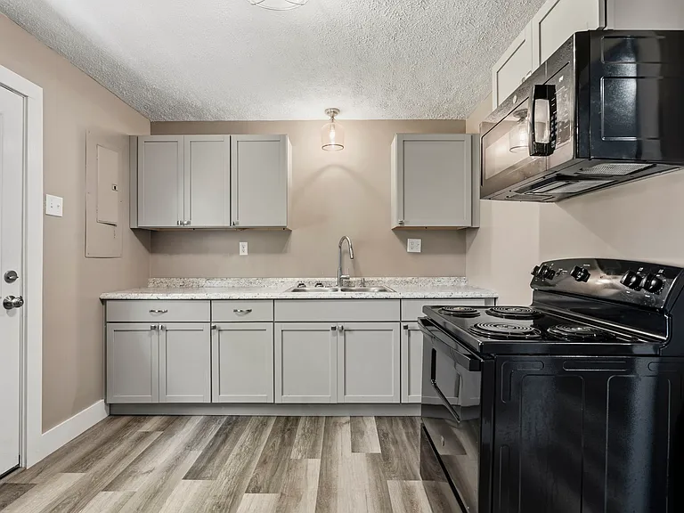 1605 Media Dr — Photo 6