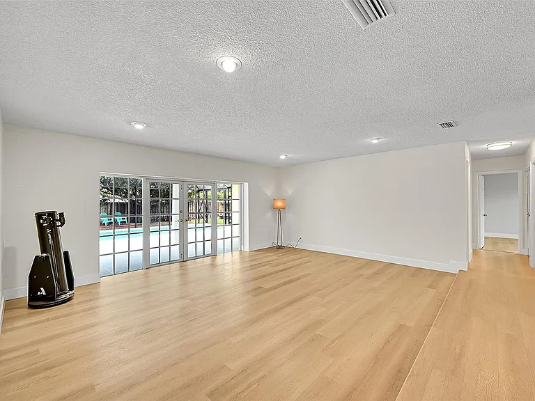 1480 SW 66th Ter #1480 — Photo 2