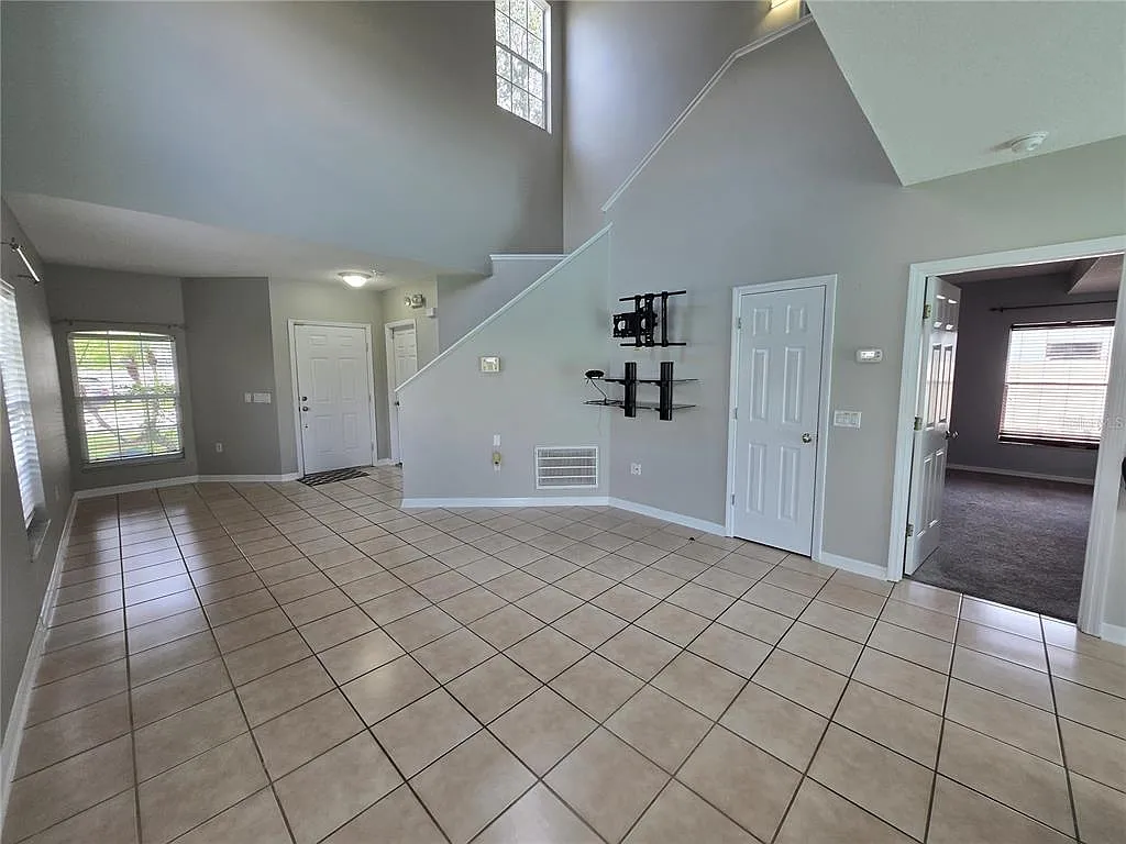 4 bed, 7.0 bath, 1635 sqft, $2,400 — Photo 3