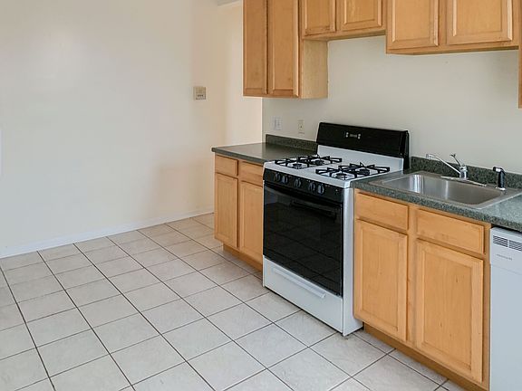 2nd image of 4861 N Paulina St APT 3B