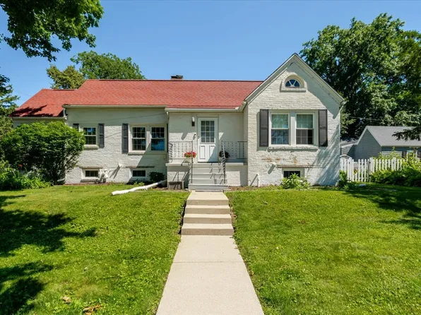 2 Dawes Pl, Bloomington, IL 61701