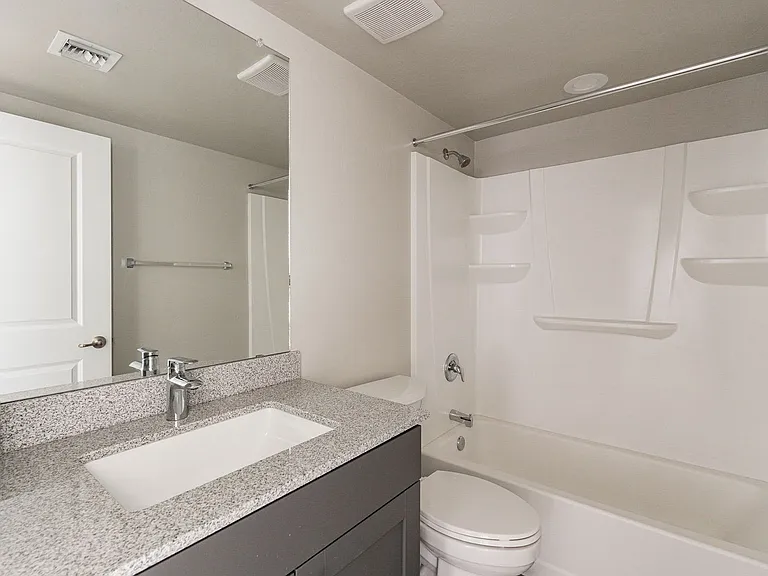 Bellevue Apartments — Photo 28