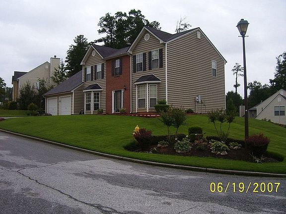 2nd image of 1053 Huntington Place Cir