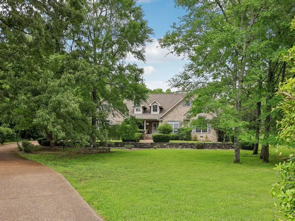 718 Steeplechase Dr, Lebanon, TN 37090