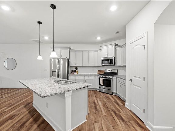 3rd image of 309 Lionel St
