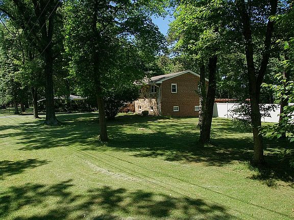 5th image of 1606 Willow Dr