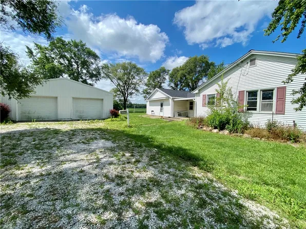 3268 Plaza Dr, Humboldt, IL 61931