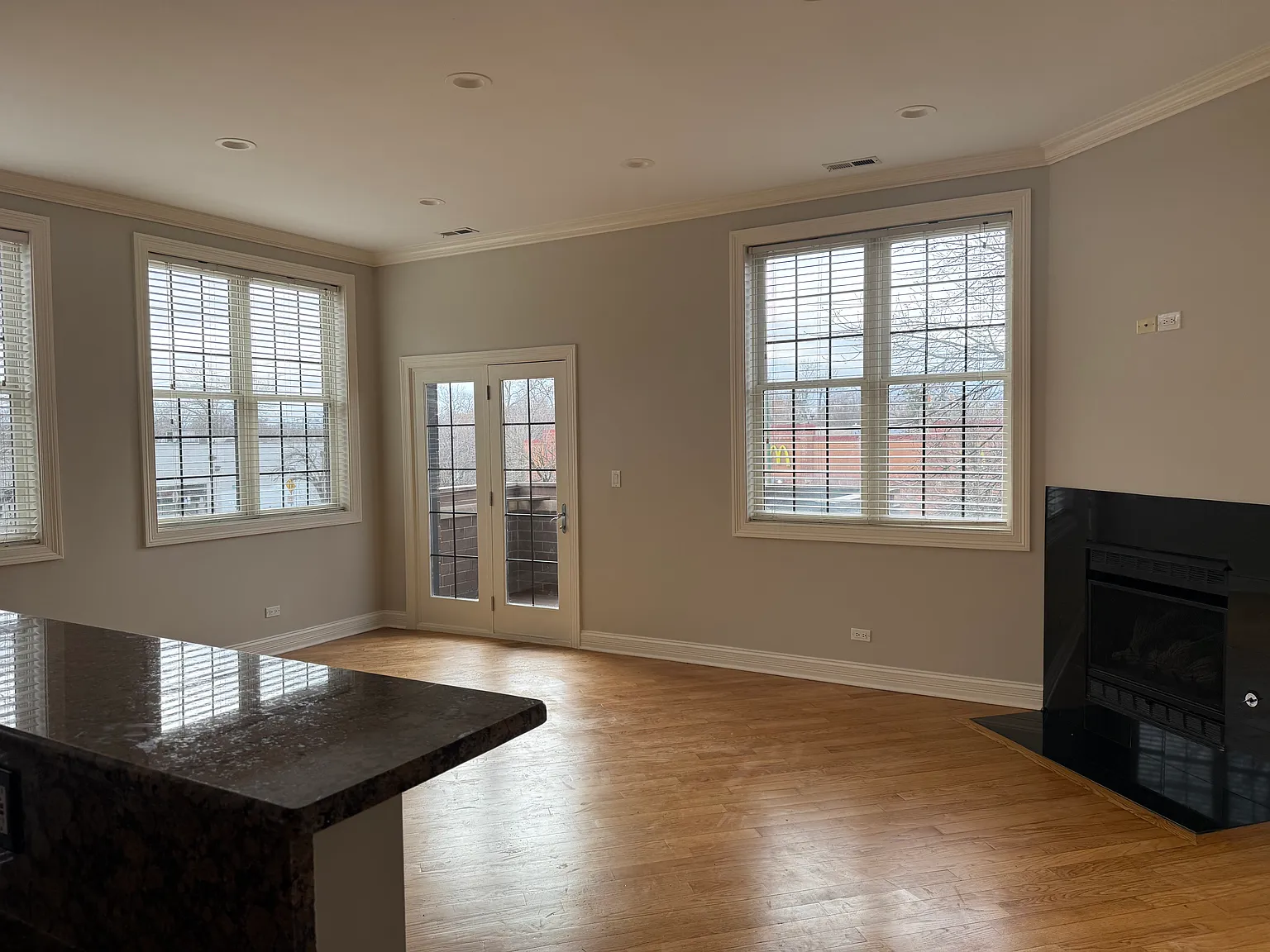 3 bed, 1300 sqft, $3,200 — Photo 3