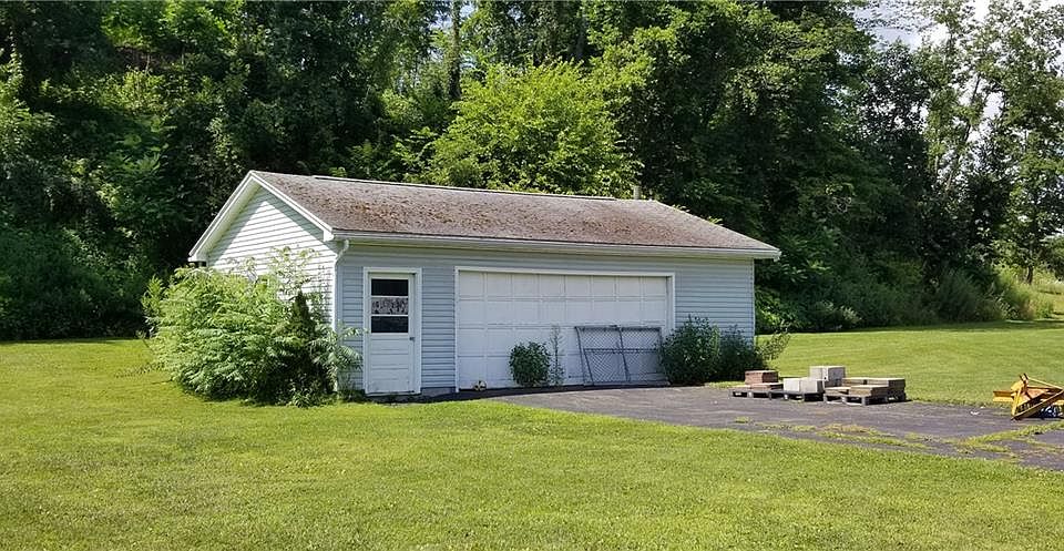2nd image of 5530 Mount Morris Rd