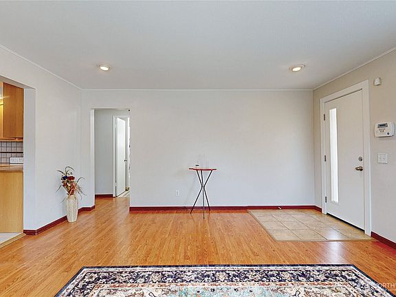 3rd image of 428 SE Date Avenue