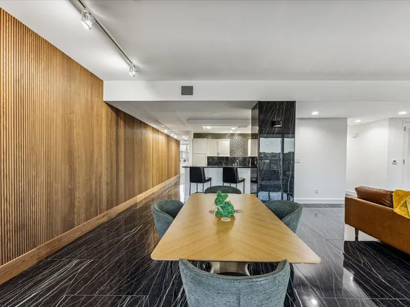 901 W 9th St APT 401, Austin, TX 78703