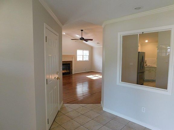 2nd image of 12 S Prairie Dunes Dr