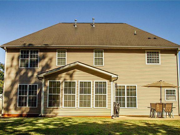 3rd image of 810 Croftwood Dr