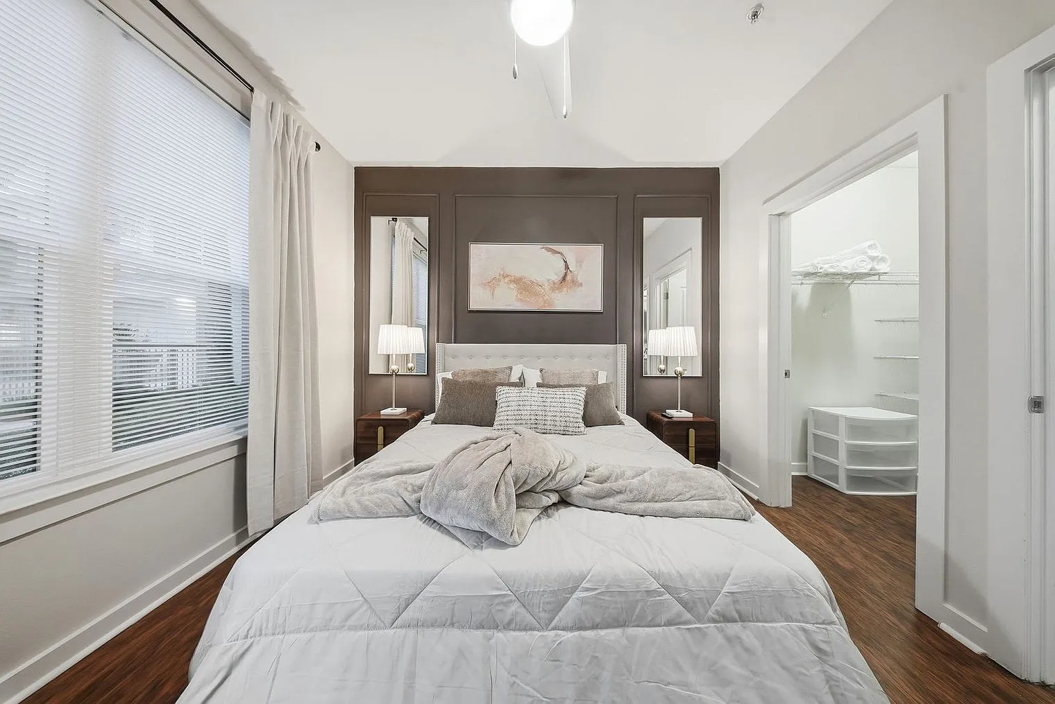 2 bed, 2.0 bath, 1097 sqft, $4,726 — Photo 4