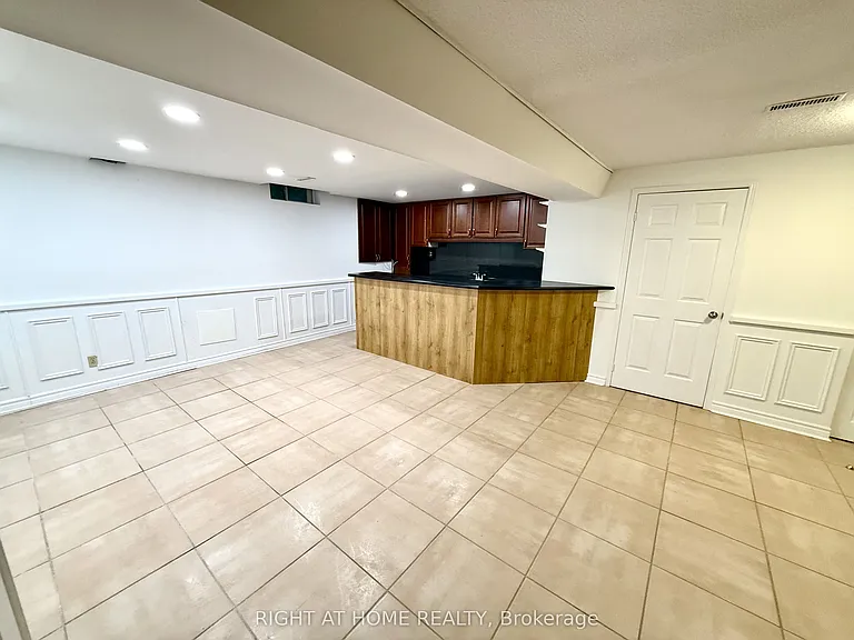 43 Topham Cres — Photo 29