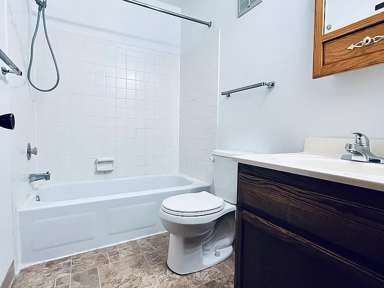 Windom Apartments — Photo 11