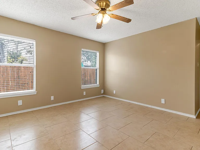 6315 Regency Ln — Photo 23