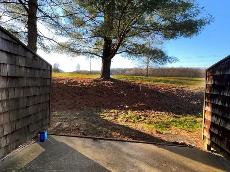 115 Beechnut St #G10 — Photo 2
